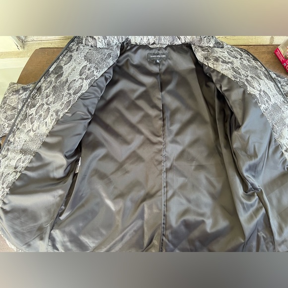 Jones New York Front Zip Quilted Jacket Medium Lined Padded Belt Tie Grey $169 - Picture 9 of 13